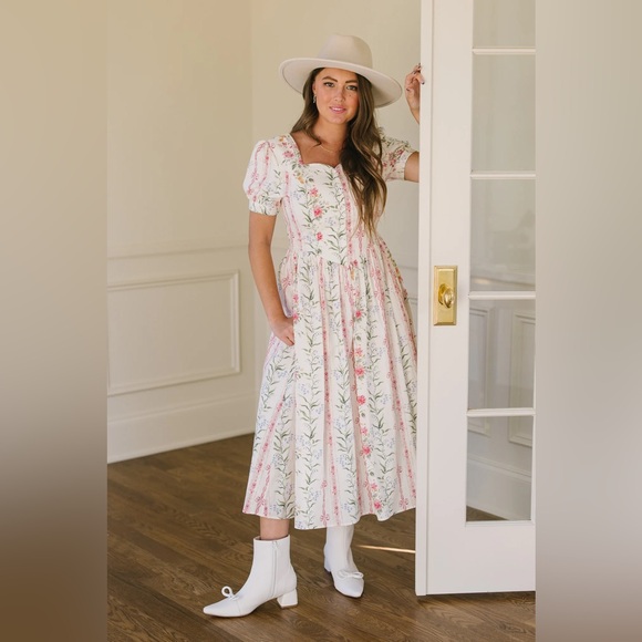 Ivy City Co Dresses & Skirts - NWT Ivy City Co Maybelle In Floral Stripes Dress